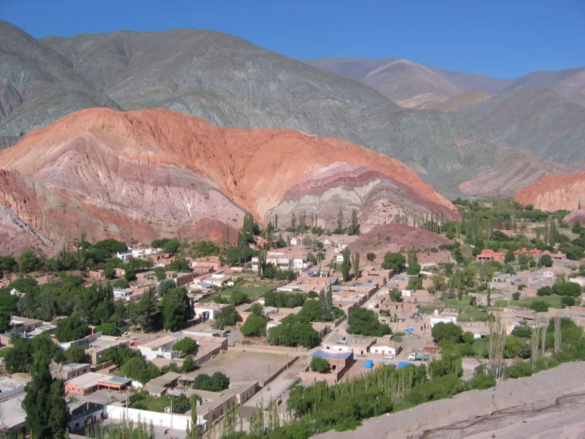 Argentina's Solar Train Glides Through 10,000-Year-Old Canyon - Image 5
