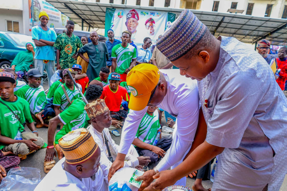 Nigeria's APC Delivers Cash and Food to PWDs in Abuja - Image 2