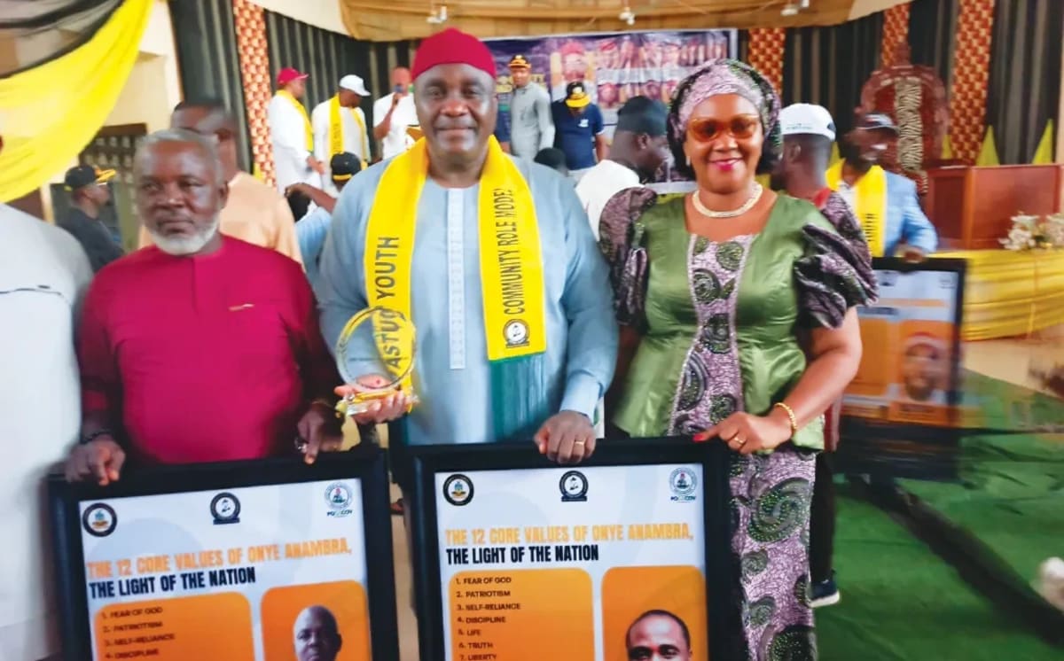 Nigerian Youth Honor 12 Leaders for Community Service
