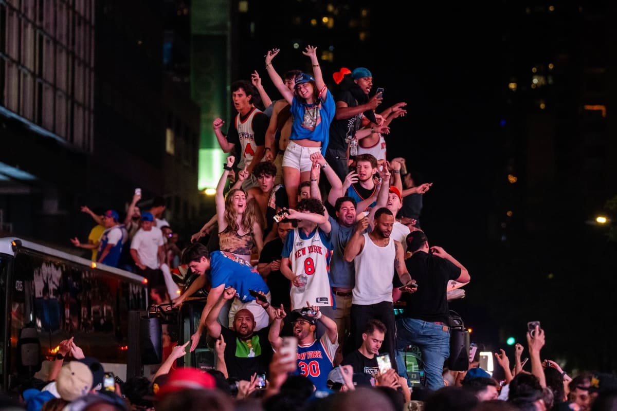 Knicks Win First NBA Title in 51 Years, City Erupts - Image 2