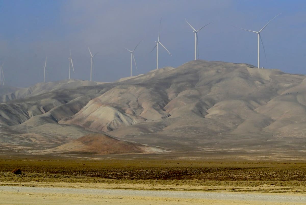 Azerbaijan's 1,000-Year Oil Industry Turns to Wind and Solar - Image 4