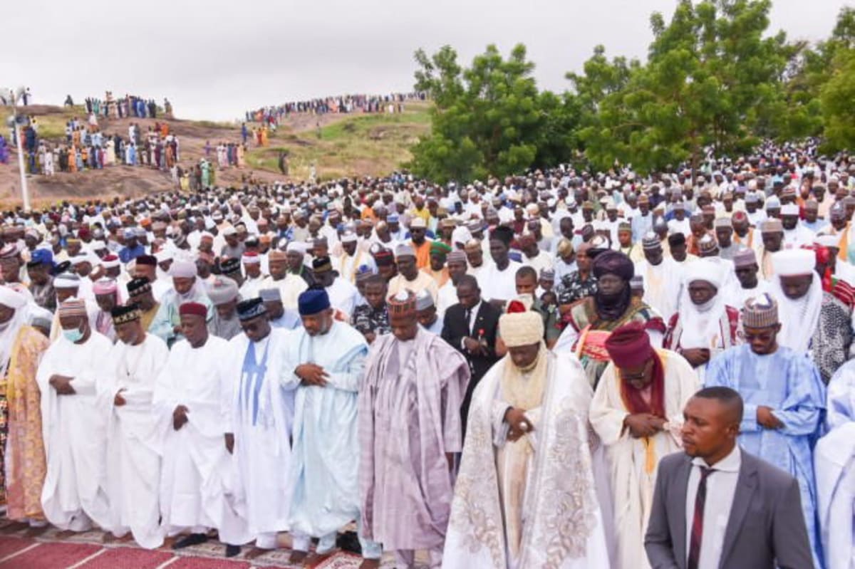 Muslims Share Joy Through Mandatory Pre-Eid Charity