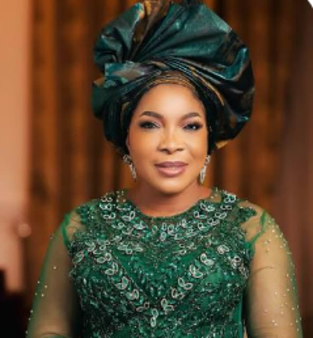 Nigerian First Lady Gives $30K to 600 Widows, Builds Homes