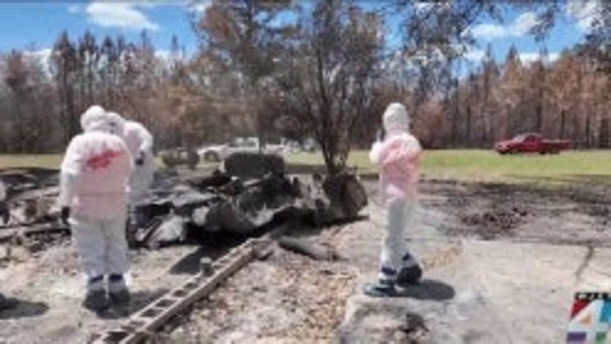 Volunteers Dig Through Wildfire Ash to Find Family Treasures - Image 3