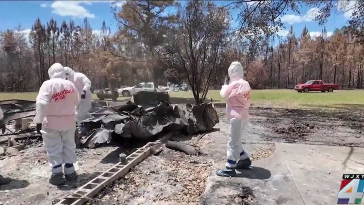 Volunteers Dig Through Wildfire Ash to Find Family Treasures - Image 2