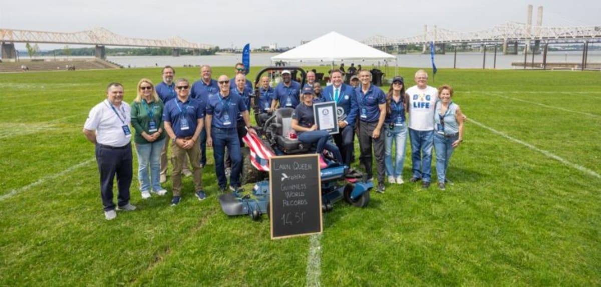 Lawn Queen Breaks Mowing Record in 14 Minutes in Kentucky - Image 2