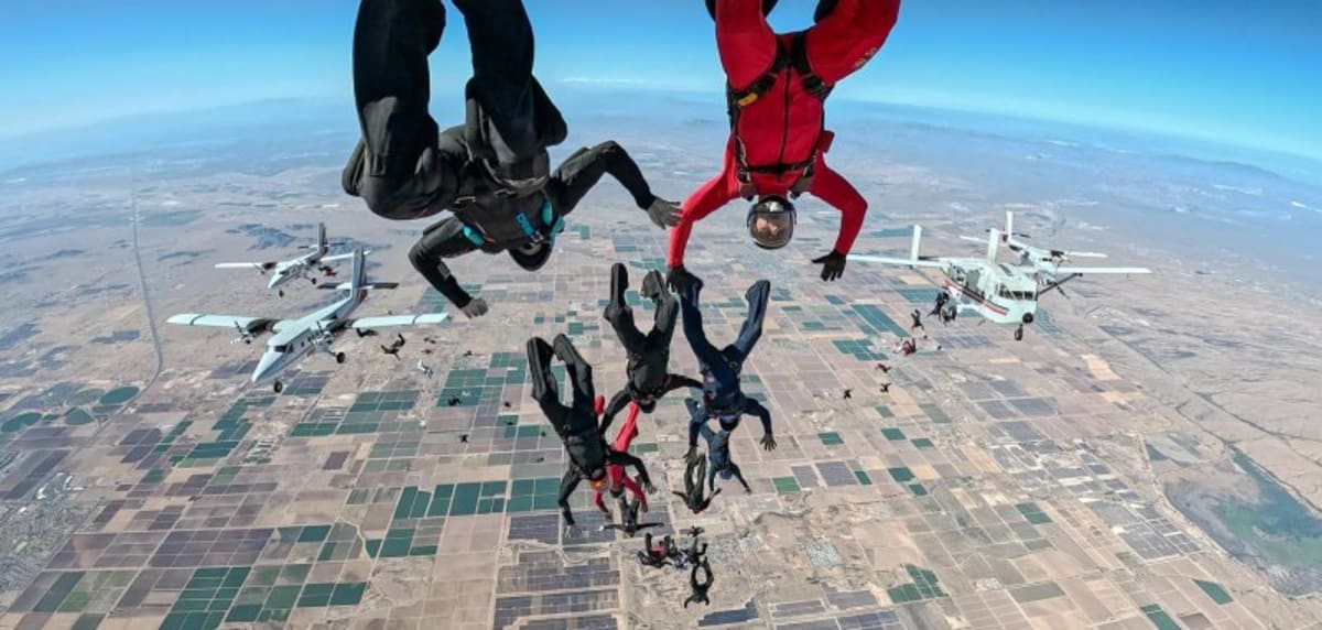 31,075 Skydivers Break World Record Across 43 Countries - Image 2