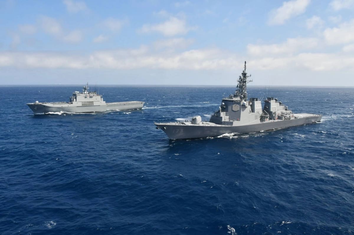 Japan and South Korea Resume Naval Drills After 9 Years - Image 2