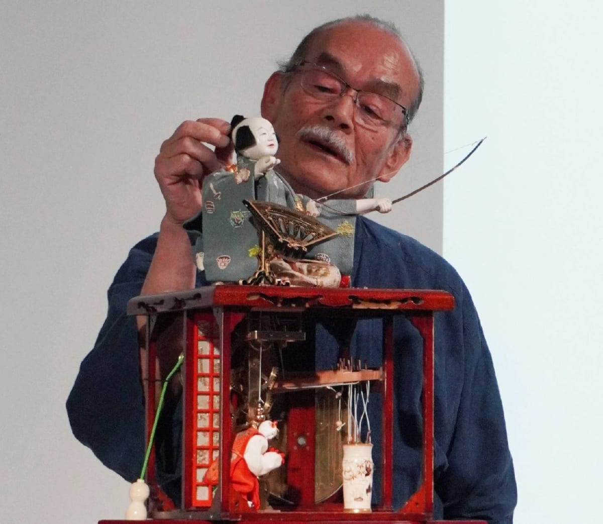 72-Year-Old Craftsman Brings 400-Year-Old Robots to London - Image 2