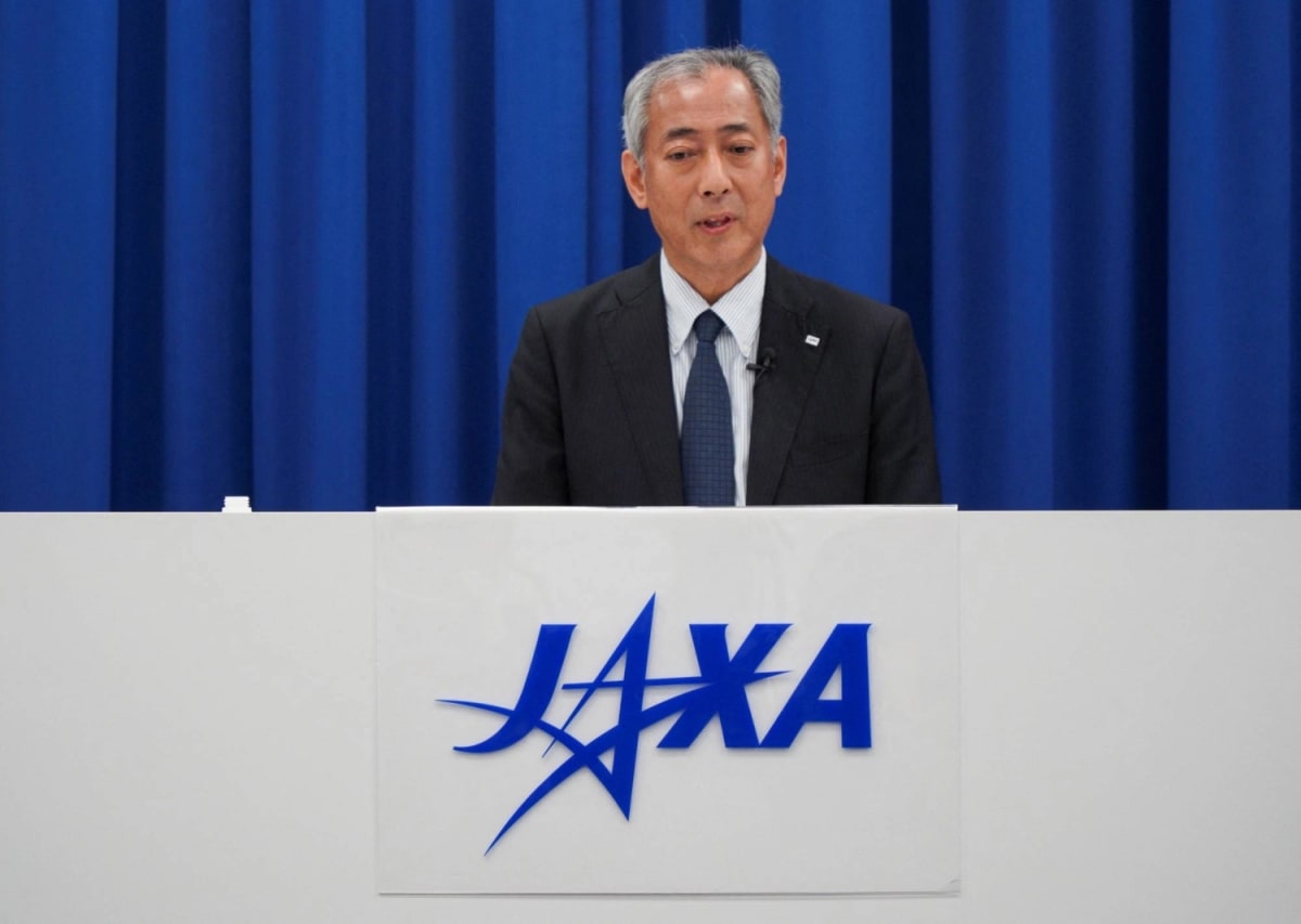Japan's Hayabusa2 Probe Buzzes Asteroid at 11,000 MPH - Image 2