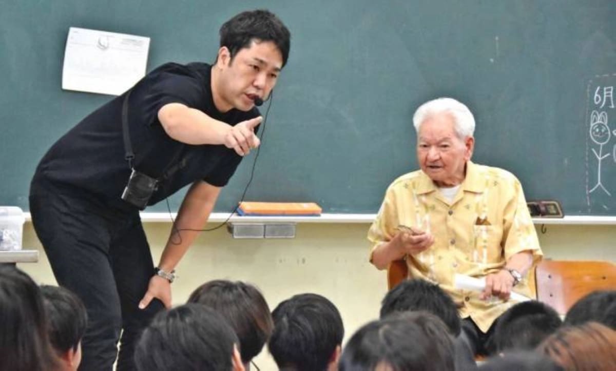95-Year-Old Battle Survivor Teaches Peace to Kids - Image 2