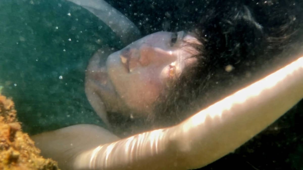 Japanese Filmmaker Finds Beauty in Life's Messy Moments - Image 2