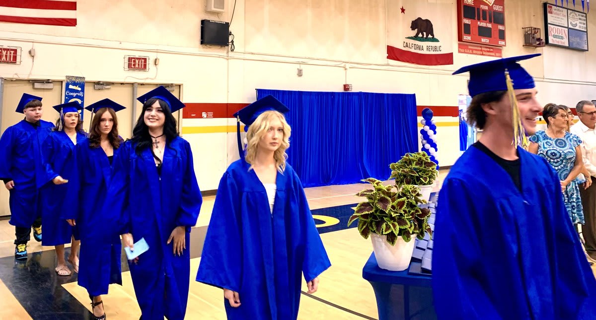 86 California Students Graduate After Overcoming Obstacles - Image 4