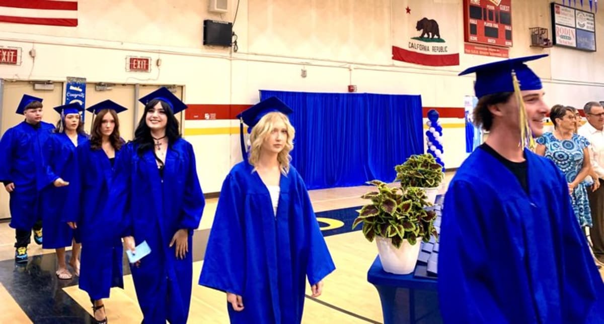 86 California Students Graduate After Overcoming Obstacles - Image 5