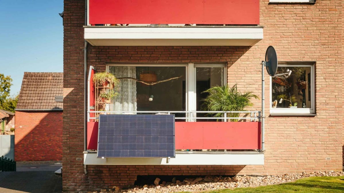 Plug-In Solar Kits Now Legal in 9 States, Zero Injuries