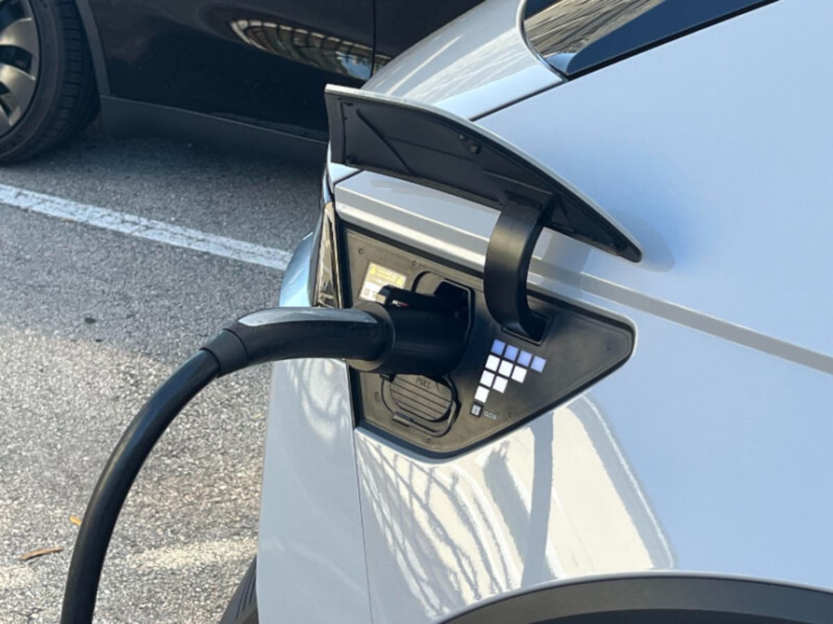 California Invests $55M in Fast EV Chargers - Image 2