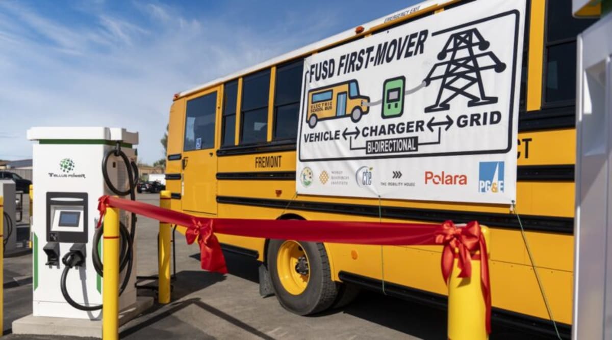 Electric School Buses Power Homes During Summer Heat - Image 2