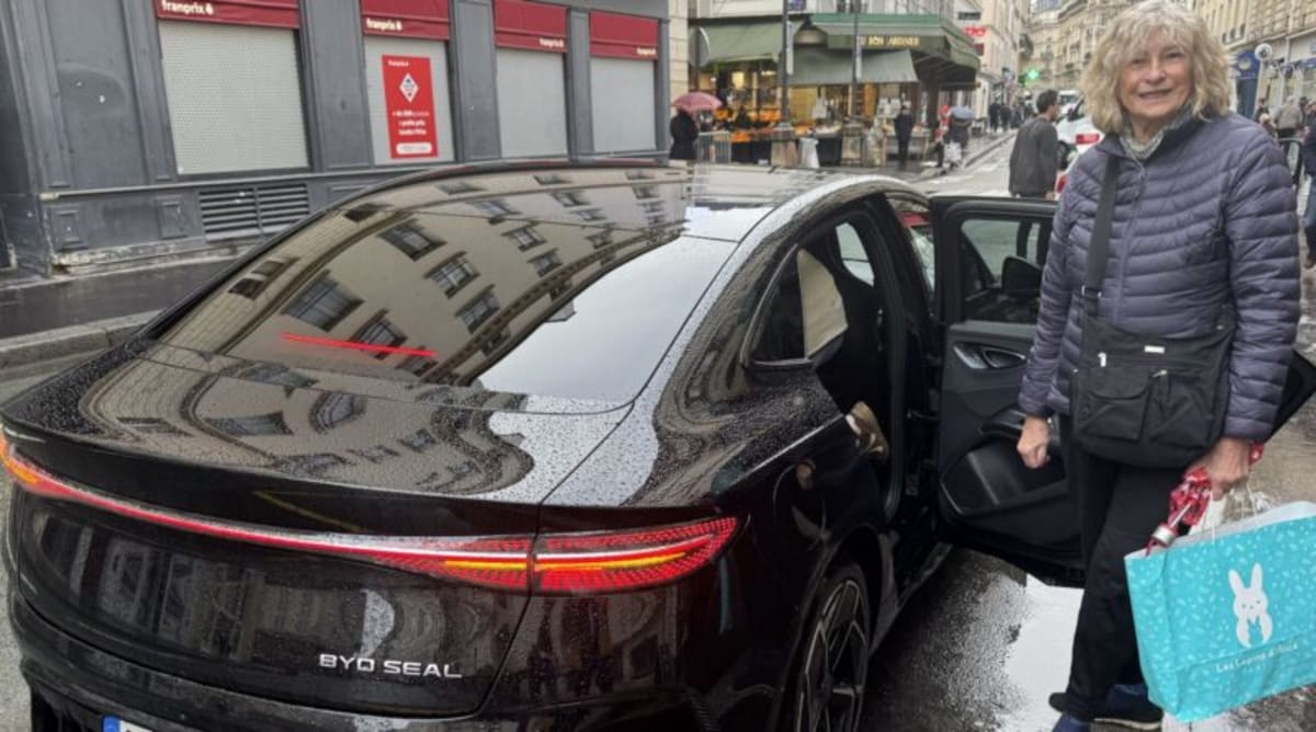 Paris Now Swarms With Electric Cars, Buses, and Bikes - Image 2