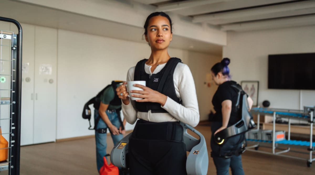 German Exoskeletons Protect Clean Energy Workers' Backs - Image 2