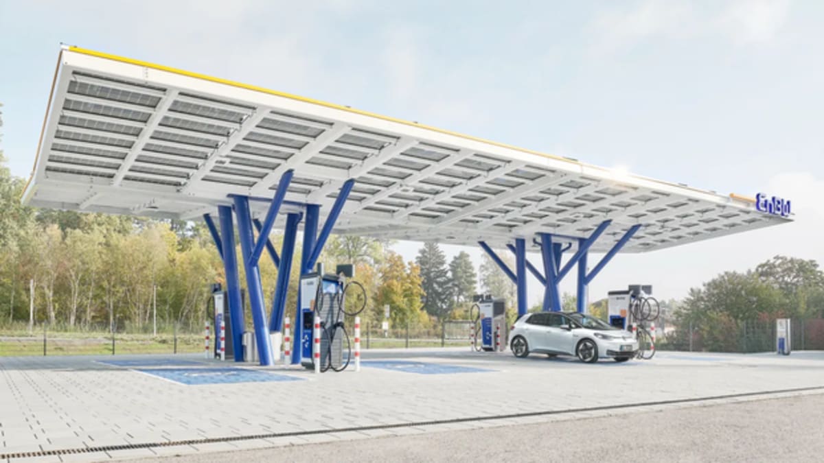 Germany Installs 18 Ultra-Fast EV Chargers on Renewables