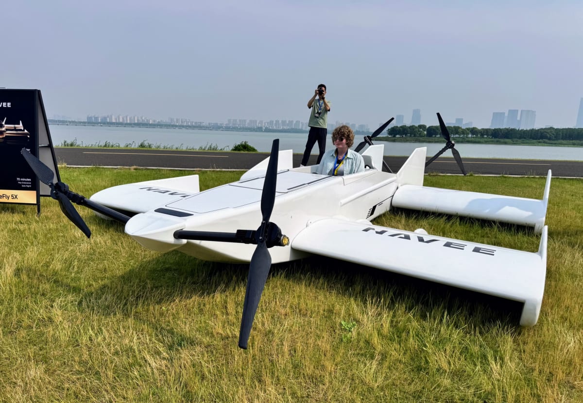 China Unveils $279K Flying Watercraft That Hovers on Air - Image 4