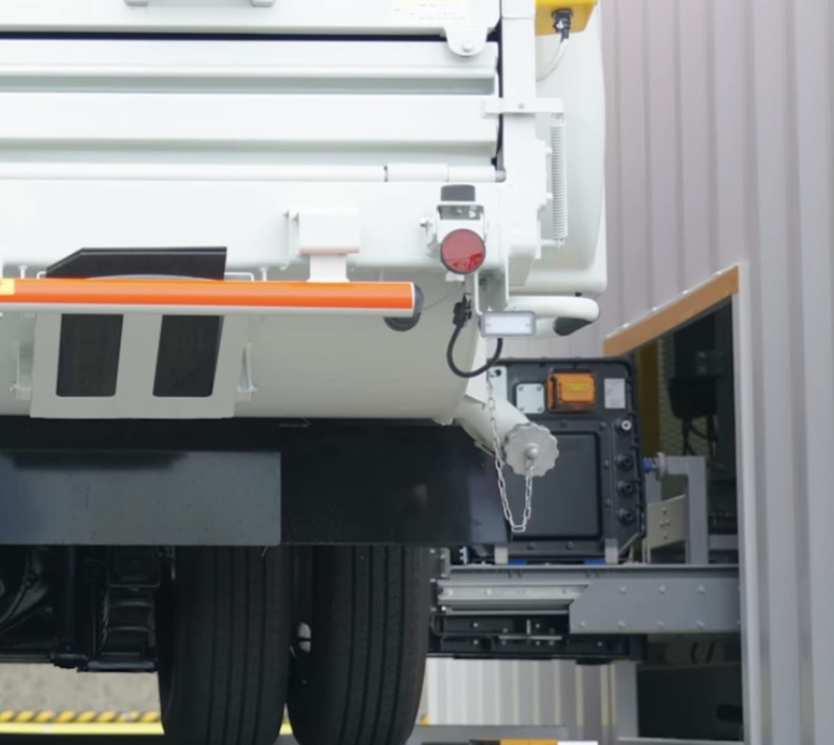 Japan Tests 3-Minute Battery Swaps for Garbage Trucks - Image 3