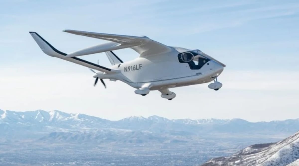 Conceptual electric aircraft powered by advanced lithium-air battery technology in flight