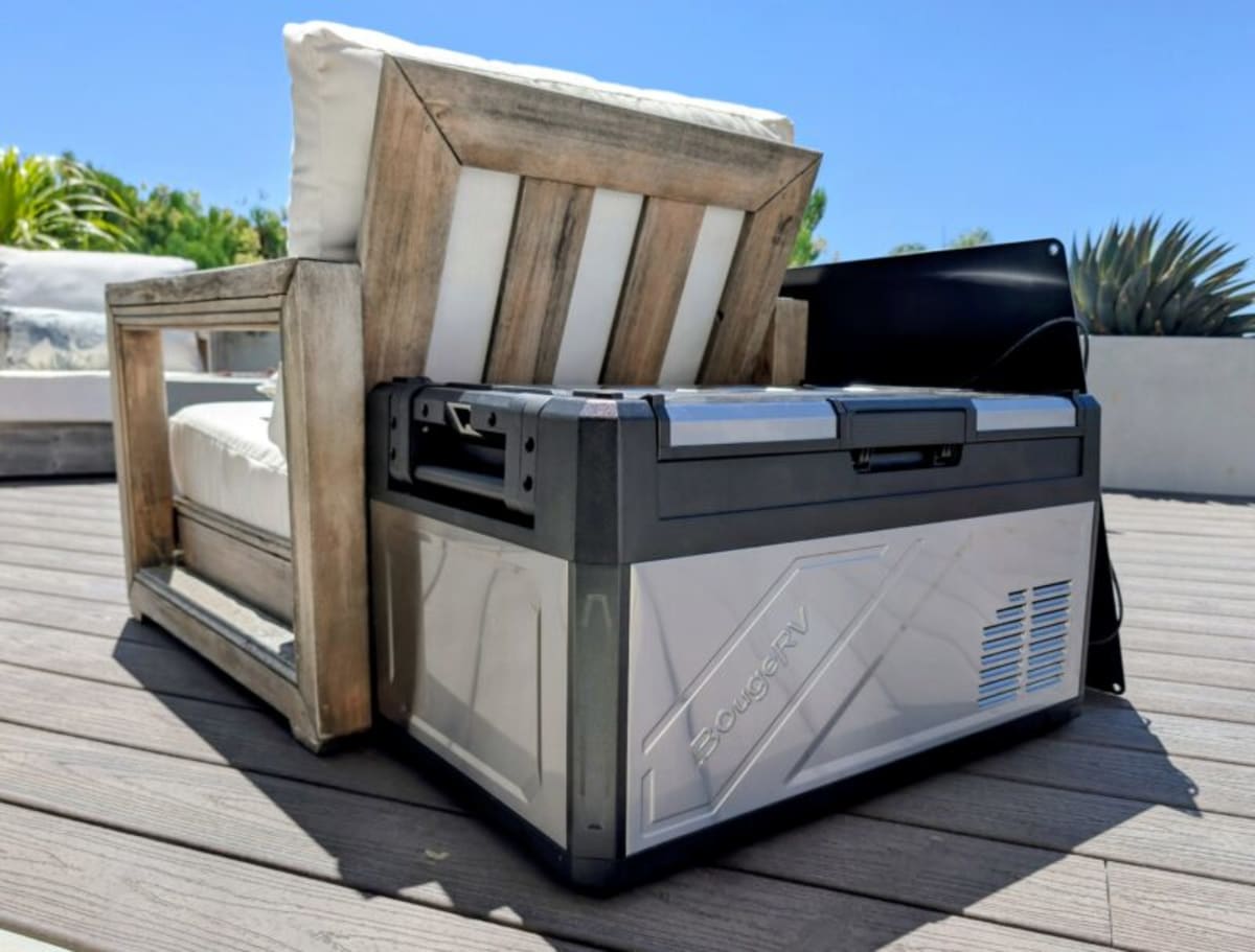 Solar-Powered Fridges Let You Camp Anywhere Off-Grid - Image 2