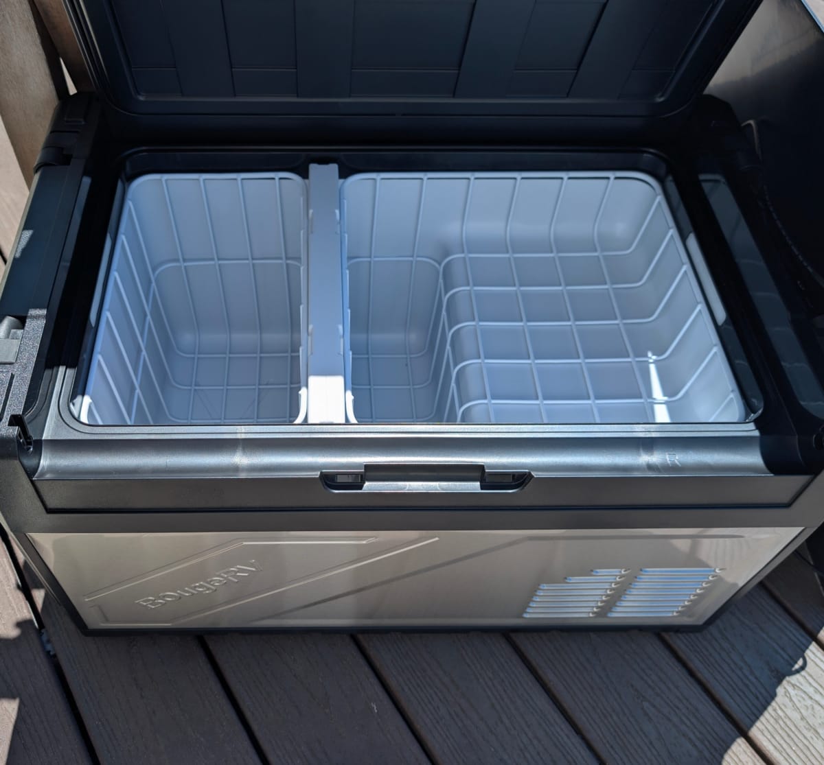 Solar-Powered Fridges Let You Camp Anywhere Off-Grid - Image 3