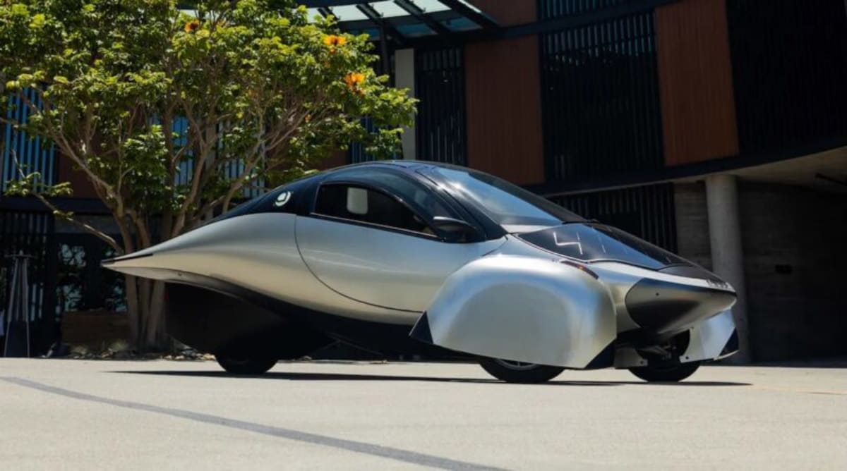 Solar-Powered EV Gets 40 Miles a Day From Sun Alone - Image 2