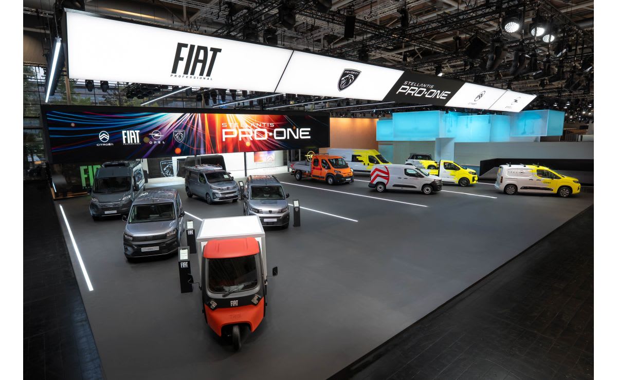 Electric Fiat TRIS three-wheeled delivery van with enclosed cargo box displayed at transportation show