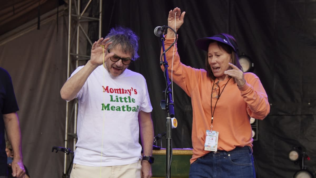 Thousands of festival attendees holding yo-yos together at outdoor music venue in Massachusetts