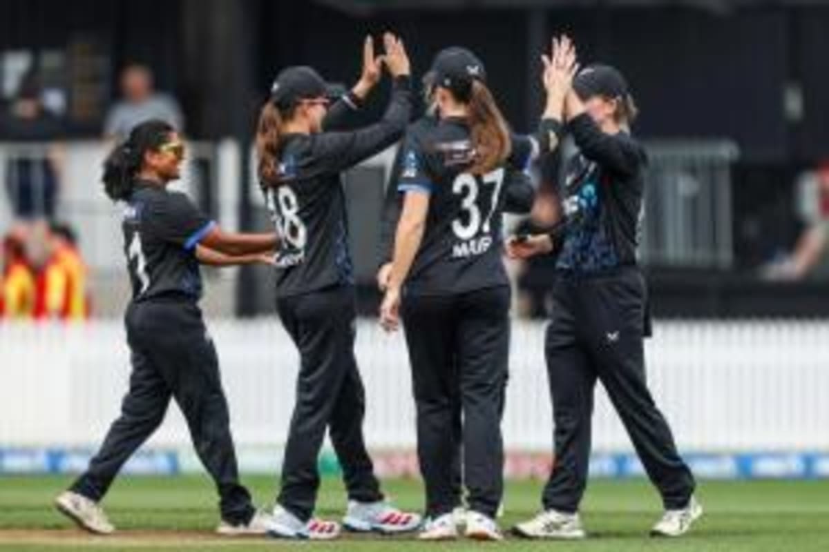 White Ferns Captain Devine Scores 54 in Eden Park Victory - Image 3