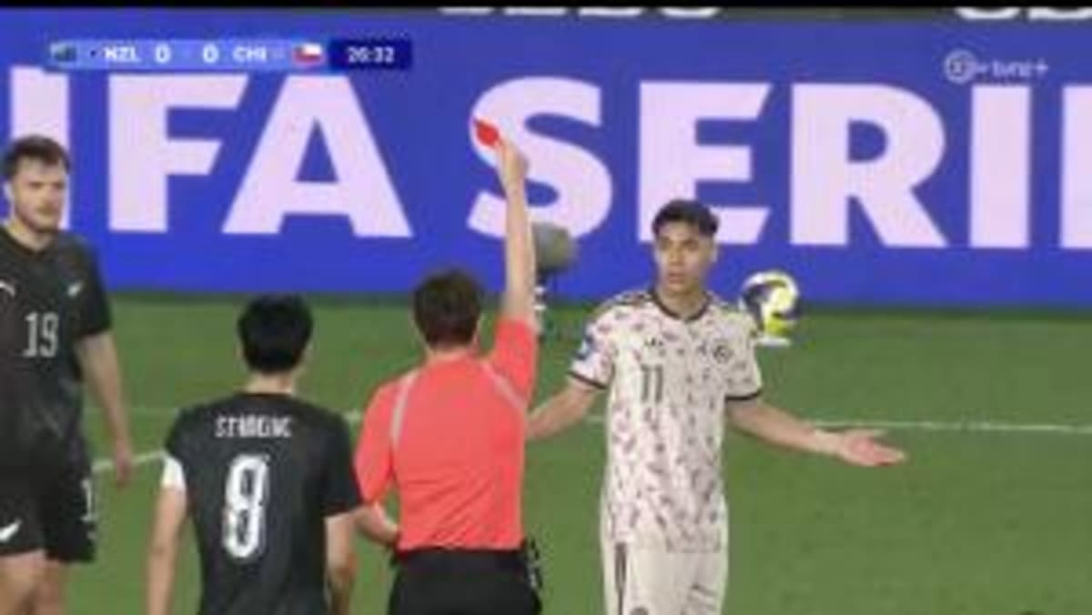 New Zealand Defeats Chile 4-1 in Historic Soccer Win - Image 5