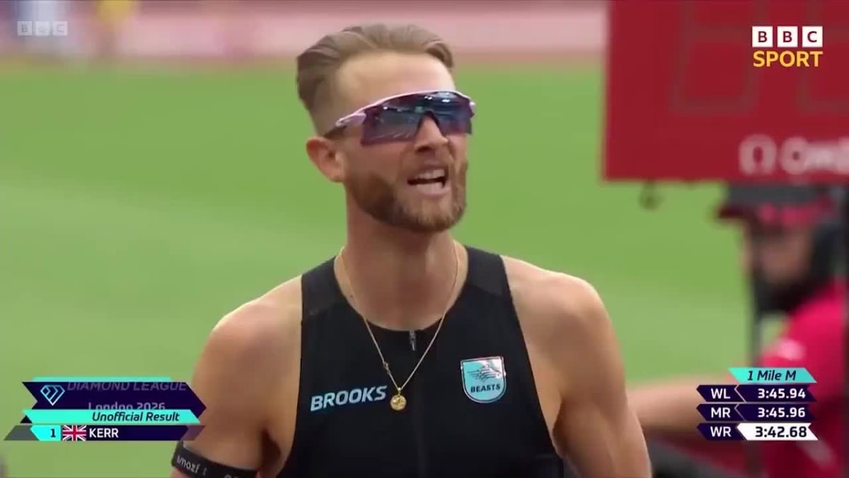 Runner Breaks 27-Year Mile Record in London - Image 3