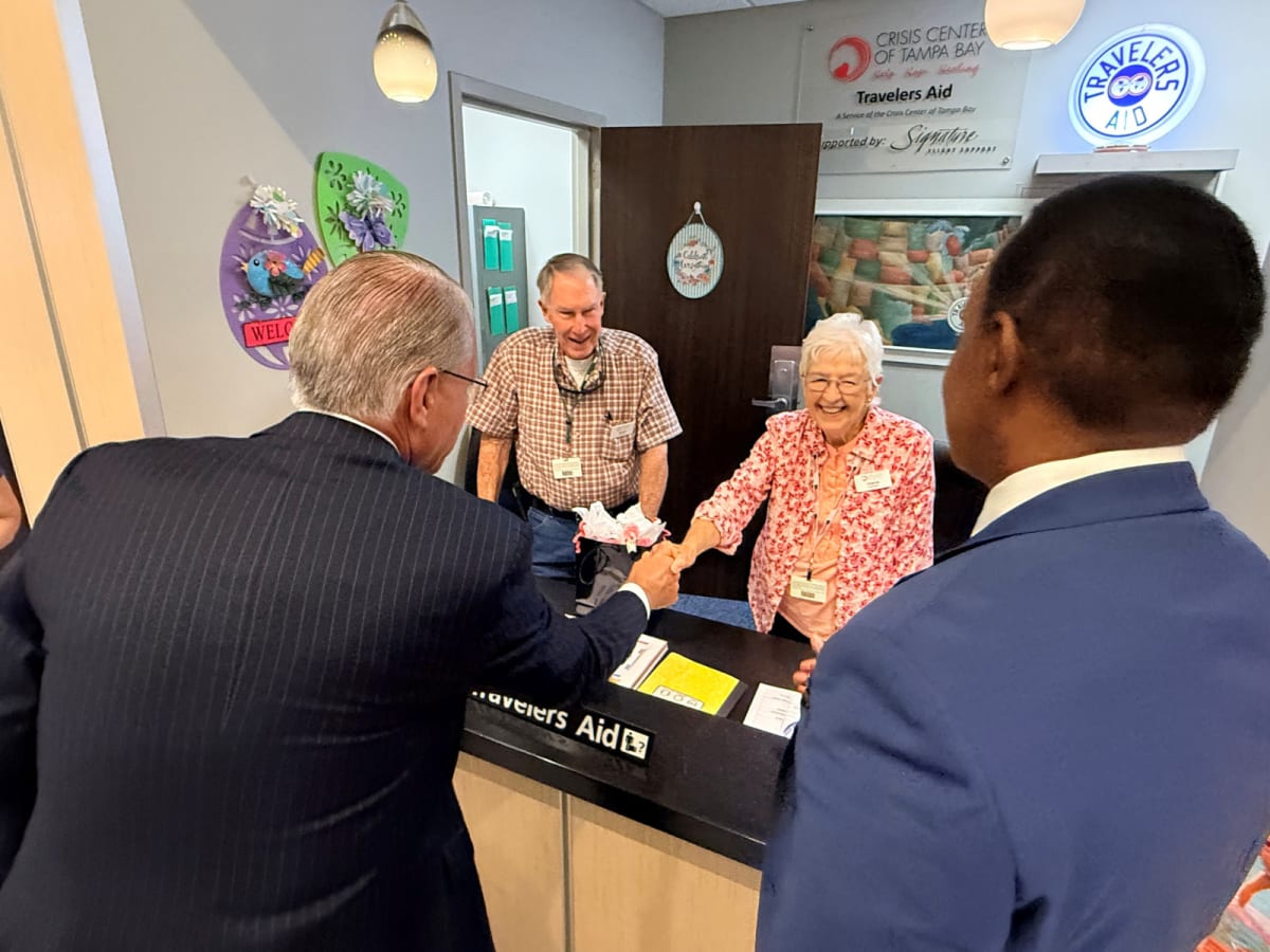 Couple Volunteers 20 Years at Tampa Airport Helping Travelers - Image 4