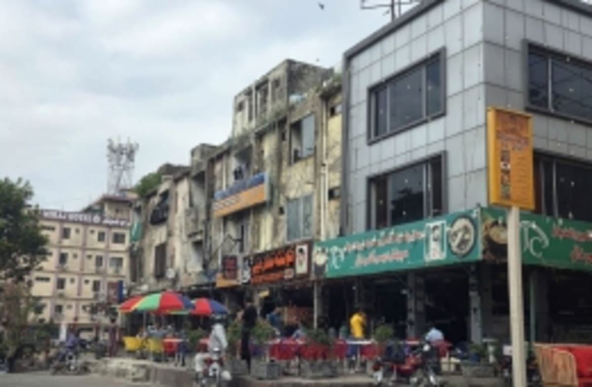 Nurse Saves Pregnant Mom and Calms Her Child at Mall - Image 4