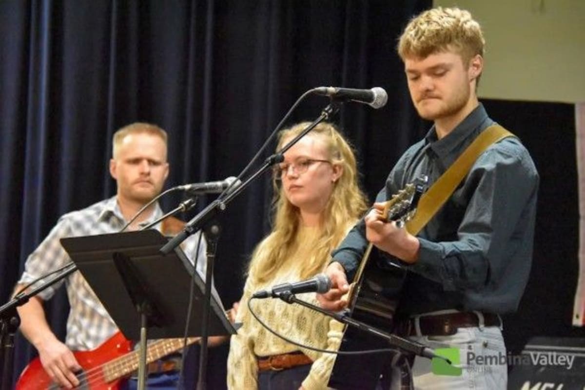 Women's Drop-In Centre Raises Funds Through Worship Event - Image 4