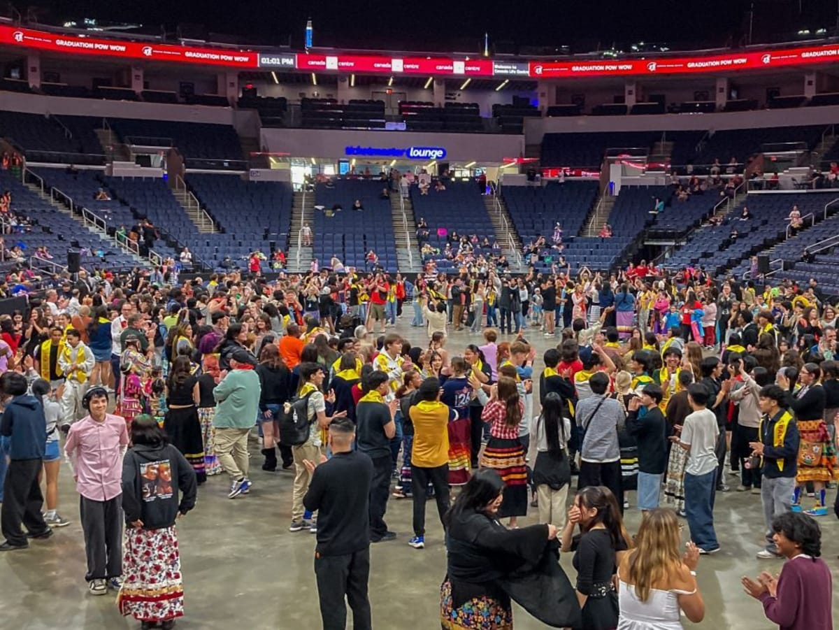 Winnipeg's First Graduation Pow Wow Honors 2,000 Graduates - Image 2