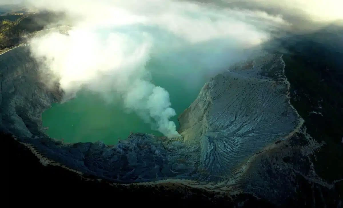 Earth's Largest Volcano Found 6,500 Feet Under Pacific - Image 2