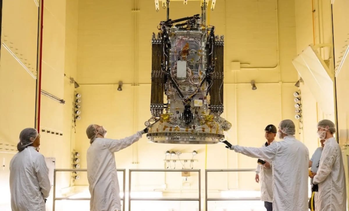 NASA Races to Save $500M Telescope Before It Falls to Earth - Image 2