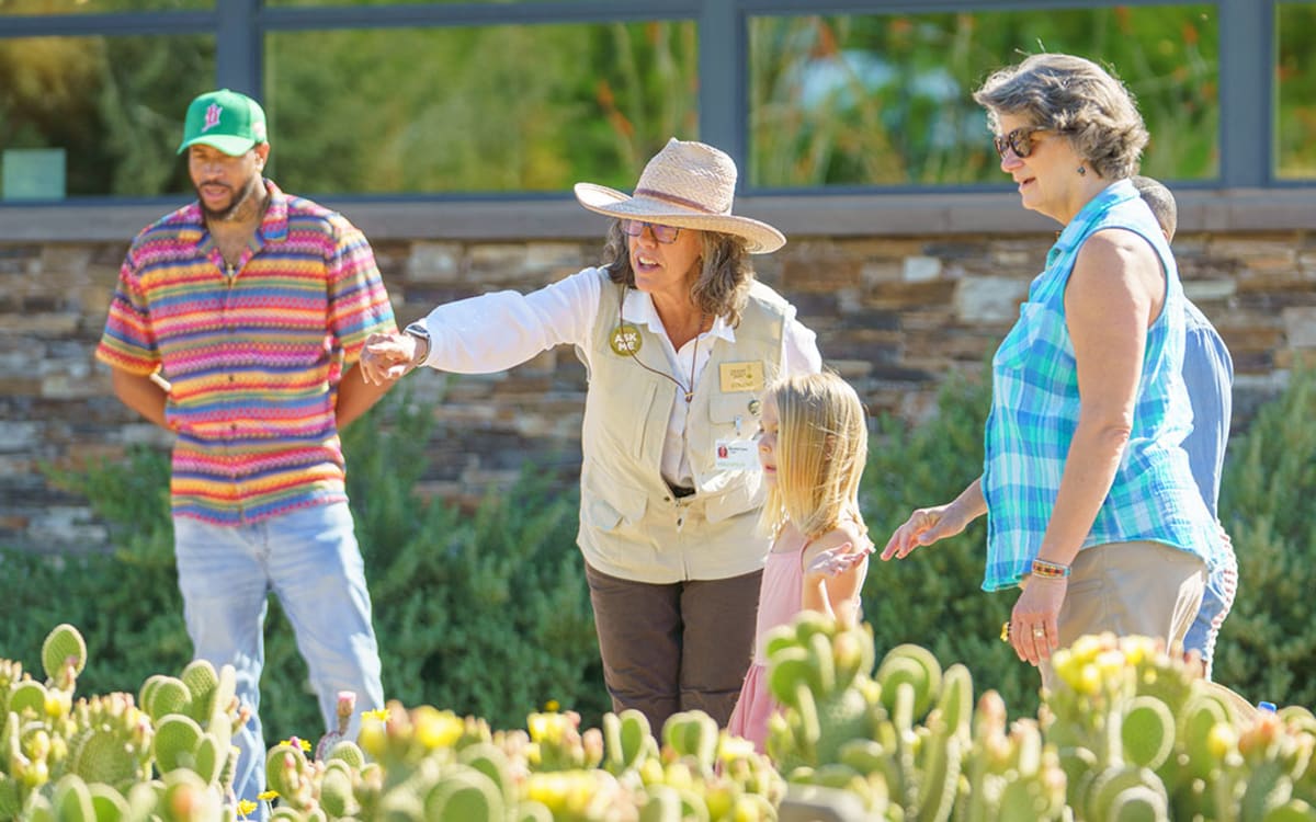 550 Volunteers Give 51,000 Hours to Desert Botanical Garden - Image 4