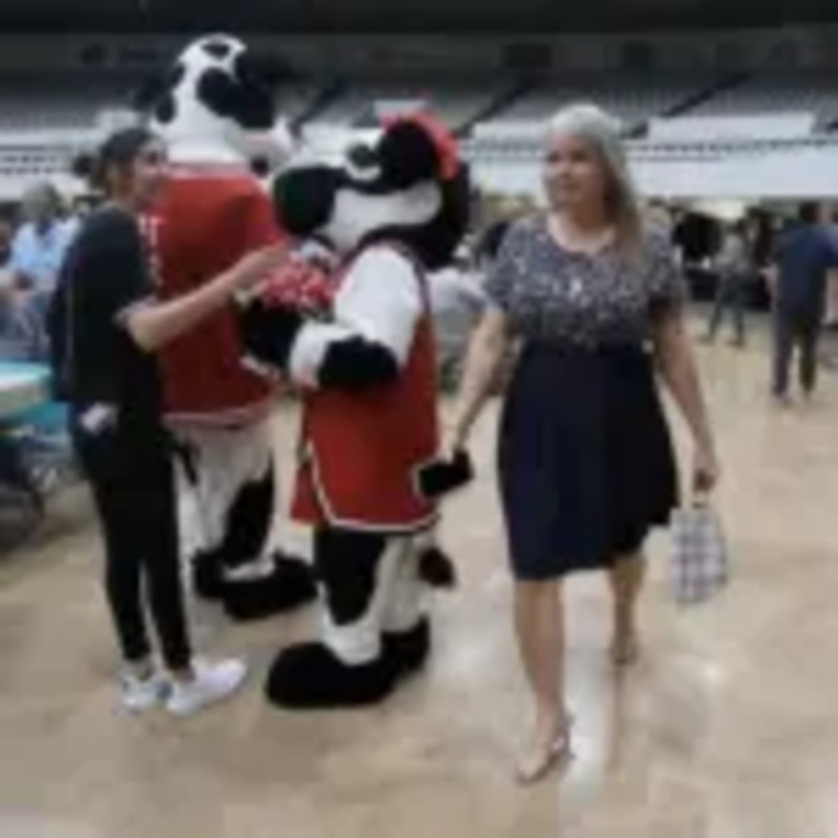 Texas Town Raises $70K to Fight Hunger With Hand-Painted Bowls - Image 5