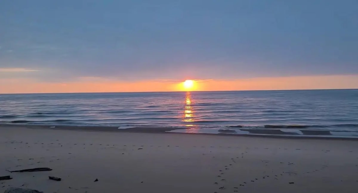 Great Lakes Beaches Host Cleanup Events This August - Image 2