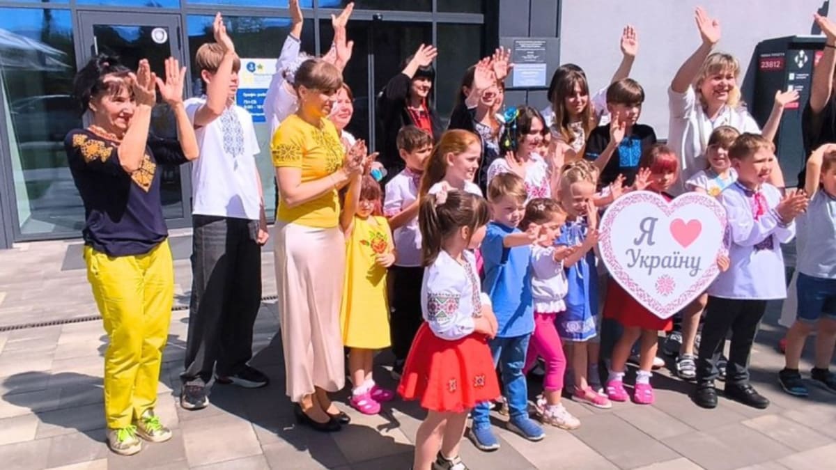 Ukrainian Refugees Keep Culture Alive on Vyshyvanka Day - Image 4