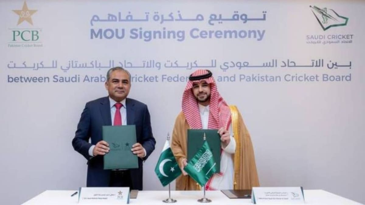 Pakistani and Saudi Arabian cricket officials signing memorandum of understanding for new Jeddah stadium