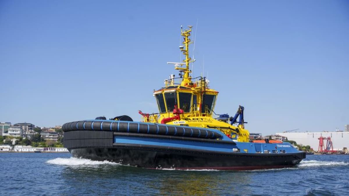 Battery-electric tugboat Trapananda operating in Chilean waters with zero emissions