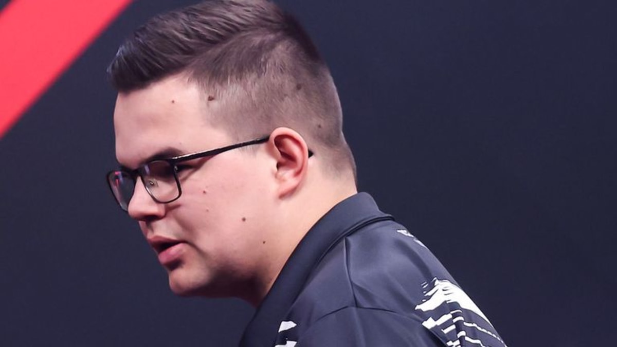 20-Year-Old Darts Player Wins First Pro Title Without a Card - Image 3