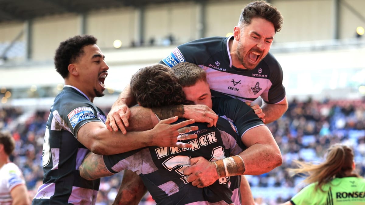 Winless Huddersfield Stuns League Leaders 34-16