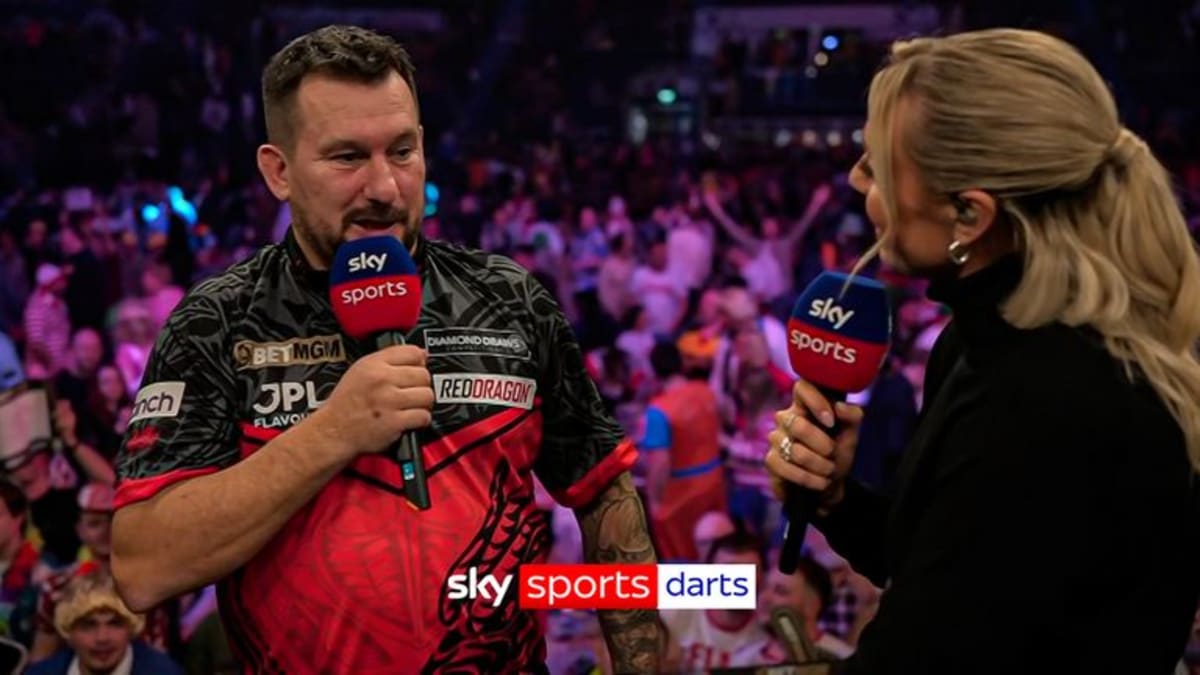 Darts Pro Jonny Clayton Wins Through Gout Pain in Nottingham - Image 2